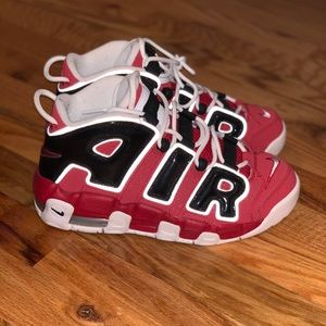 NIKE UPTEMPO